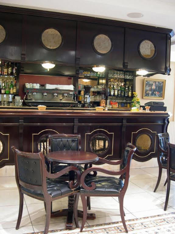 Hotel Christ Roi Lourdes Kültér fotó